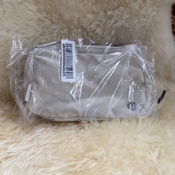 NWT lululemon Last one everywhere belt bag White Opal with Tags - Picture 6 of 6